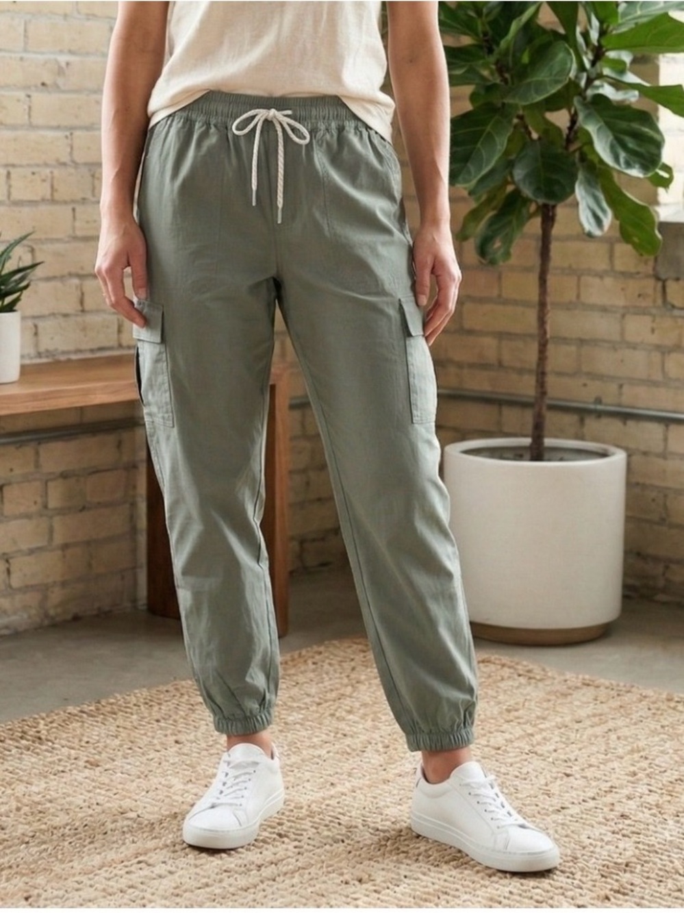 Vuori Birch Joggers- Army Green M - Picture 2 of 10